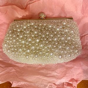 Pearl wedding clutch, never used, good condition